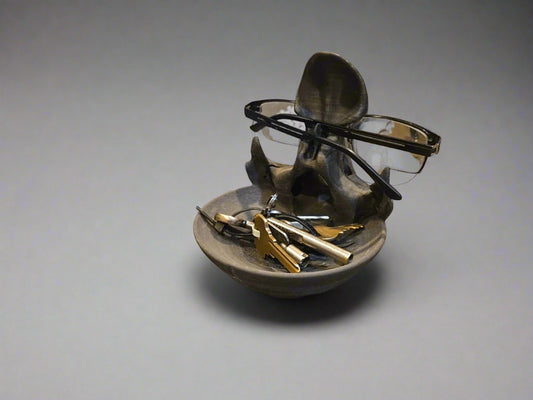 Skull Scholar – Eyewear & Trinket Keeper